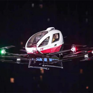 3萬觀眾創疫情來全球之最 首用載人無人機運送火神杯