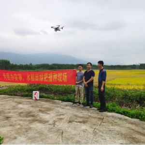 武鳴區兩江鎮利用無人機播種 一畝地播種僅需5分鐘